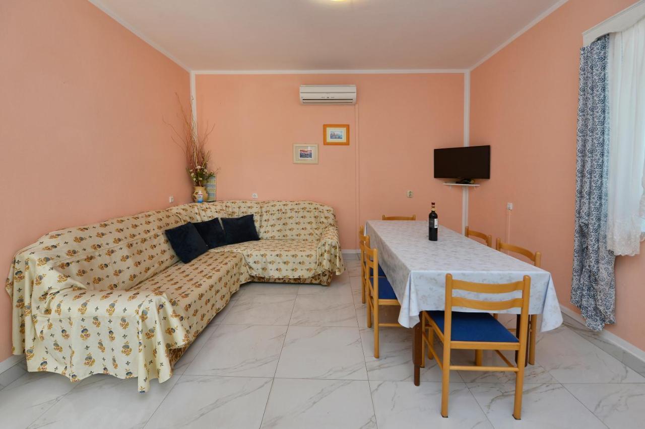 Apartments Ella Пореч Екстериор снимка