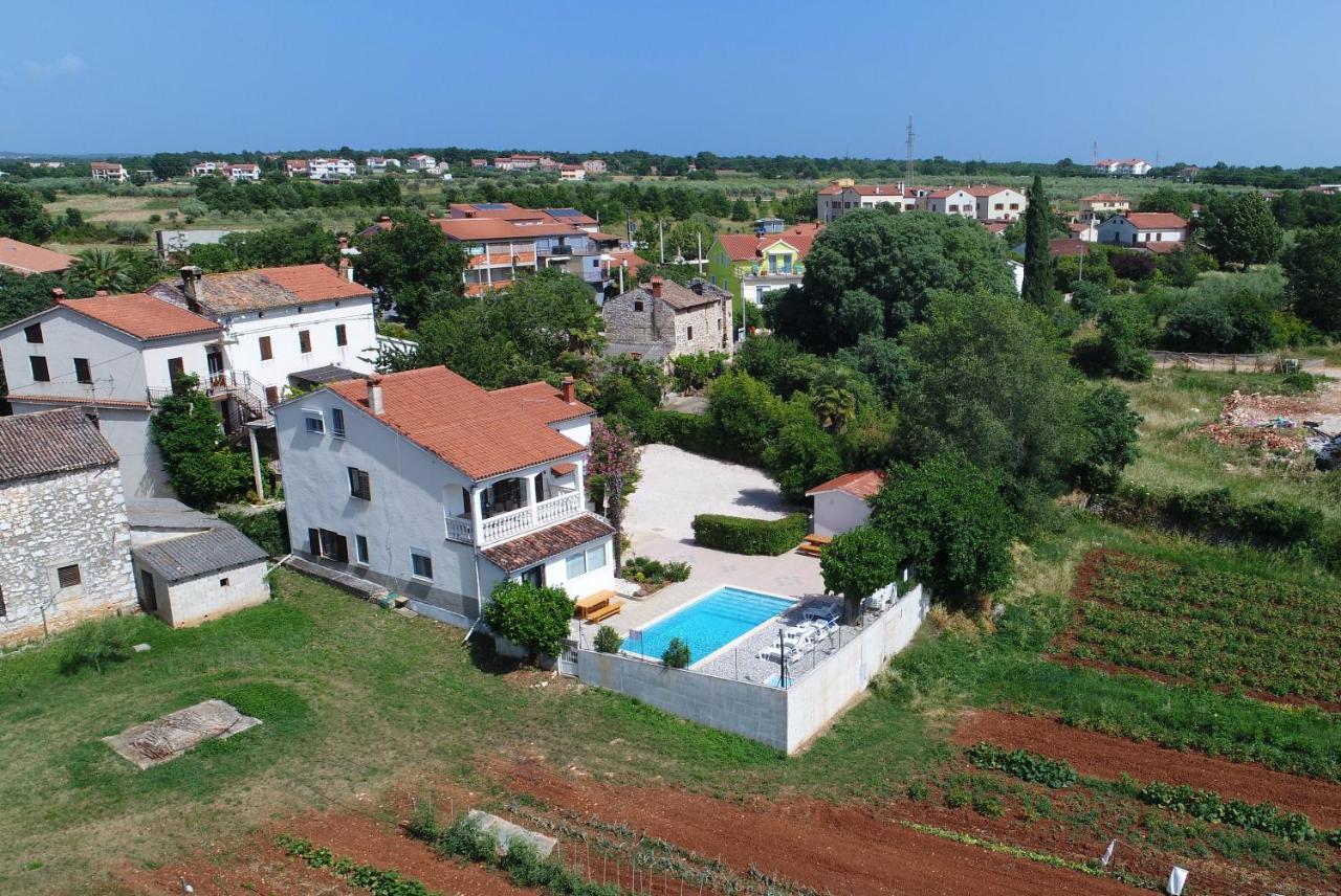 Apartments Ella Пореч Екстериор снимка